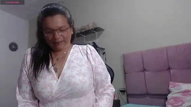 Snapshot of SolVegaNaciente chatting on November 5, 3:06 am SolVegaNaciente online show from November 5, 3:06 am