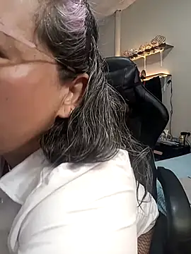 SolVegaNaciente online show from February 19, 2:40 am