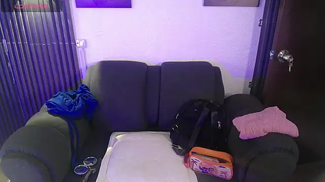 Mia garcia28 online show from November 4, 7:35 pm