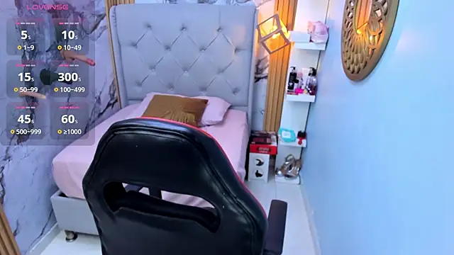 Snapshot of Isisleroy1 chatting on November 13, 3:05 am Isisleroy1 online show from November 13, 3:05 am