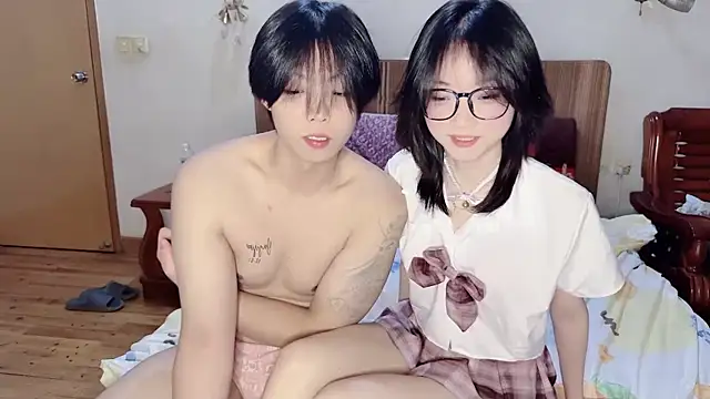 Snapshot of Crush-1 chatting on October 3, 4:48 pm Crush-1 online show from October 3, 4:48 pm