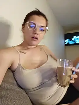 Snapshot of LadyNora chatting on June 1, 7:04 pm LadyNora online show from June 1, 7:04 pm