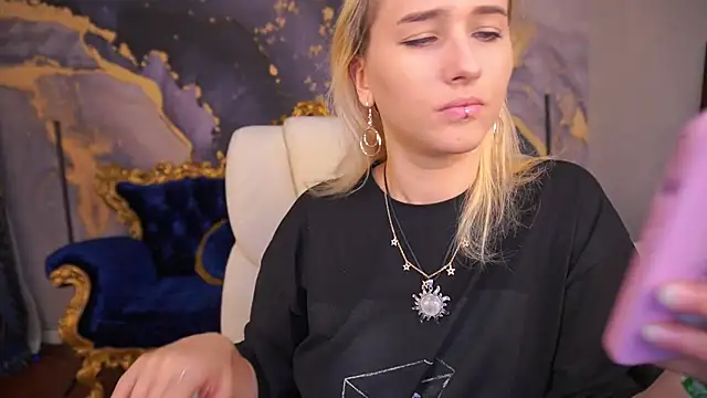 Snapshot of LilElfie chatting on September 9, 6:02 am LilElfie online show from September 9, 6:02 am