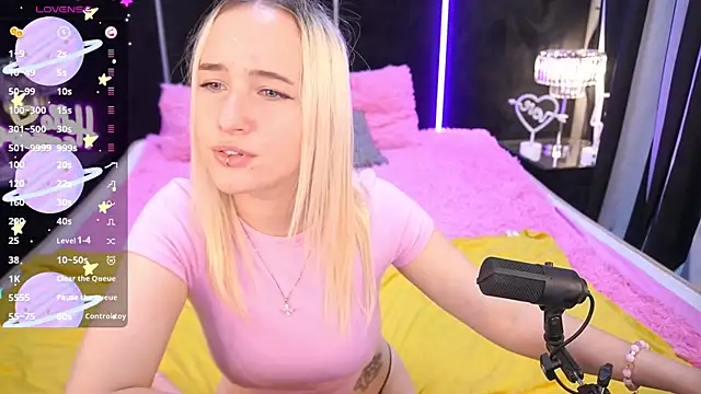 Snapshot of LilElfie chatting on September 16, 1:12 pm LilElfie online show from September 16, 1:12 pm