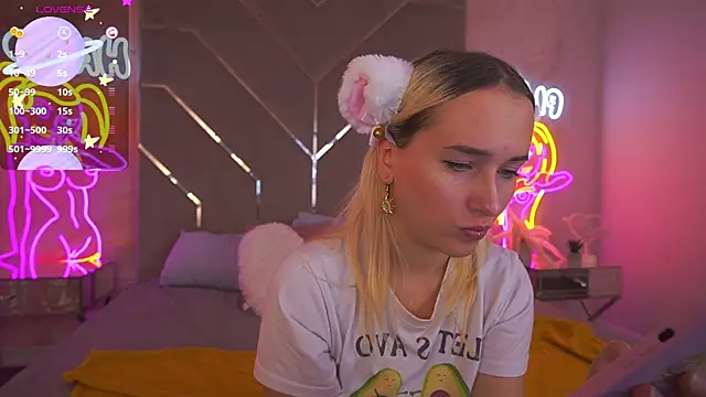 Snapshot of LilElfie chatting on October 4, 12:47 pm LilElfie online show from October 4, 12:47 pm