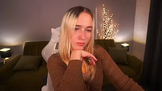 Snapshot of LilElfie chatting on October 26, 8:59 pm LilElfie online show from October 26, 8:59 pm