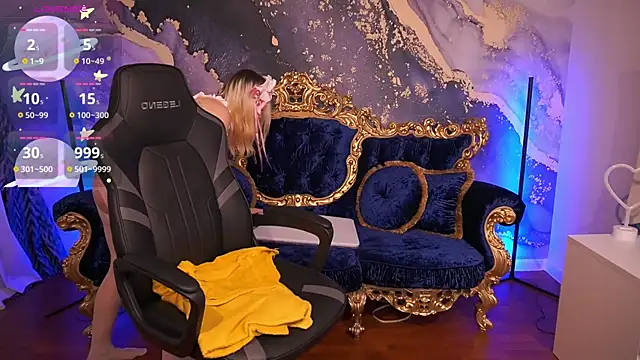 Snapshot of LilElfie chatting on November 19, 9:48 pm LilElfie online show from November 19, 9:48 pm