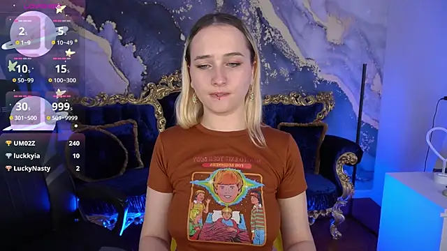 Snapshot of LilElfie chatting on November 23, 7:57 pm LilElfie online show from November 23, 7:57 pm