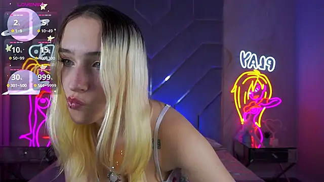 Snapshot of LilElfie chatting on November 30, 10:47 pm LilElfie online show from November 30, 10:47 pm