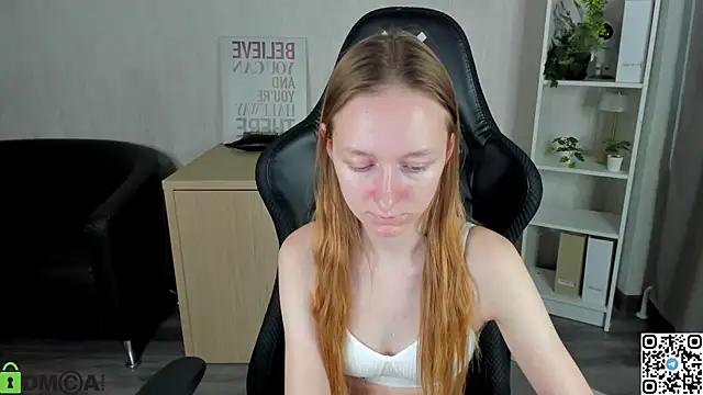 Mia E1fie online show from December 3, 9:18 am