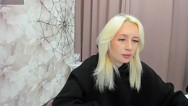 Snapshot of cute_luucy chatting on November 3, 2:46 am cute luucy online show from November 3, 2:46 am