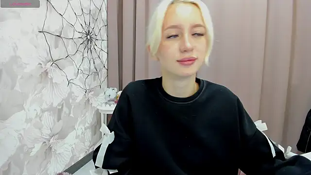 Snapshot of cute_luucy chatting on November 4, 2:54 am cute luucy online show from November 4, 2:54 am