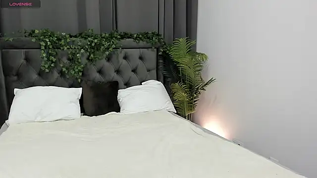 Snapshot of cute_luucy chatting on November 25, 2:44 am cute luucy online show from November 25, 2:44 am