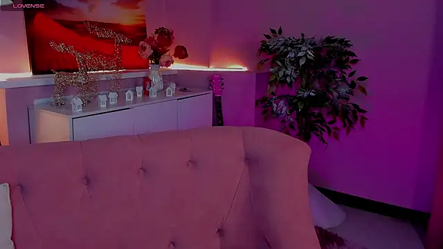 cute luucy online show from February 6, 3:55 am