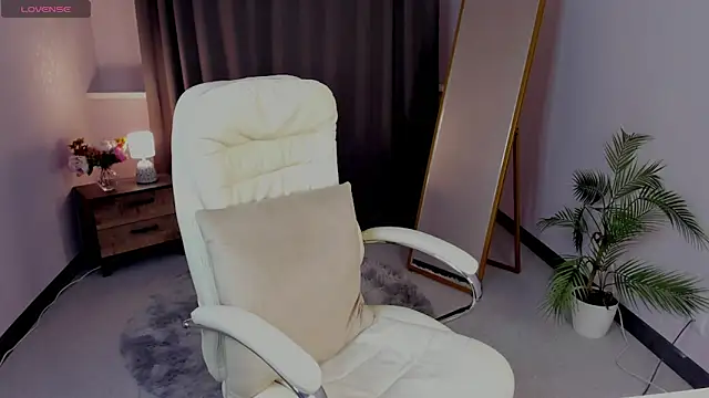 cute luucy online show from February 26, 4:11 am