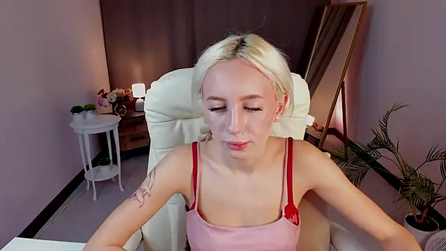 cute luucy online show from March 17, 3:11 am