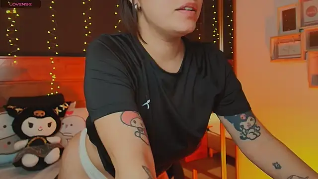 Snapshot of hanna_kimura chatting on November 13, 2:54 am hanna kimura online show from November 13, 2:54 am