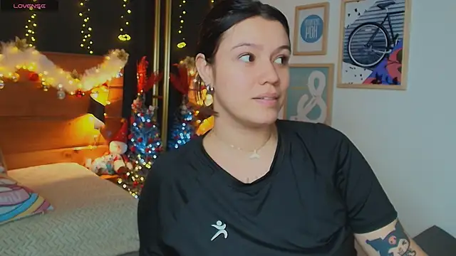 Snapshot of hanna_kimura chatting on December 15, 7:29 pm hanna kimura online show from December 15, 7:29 pm