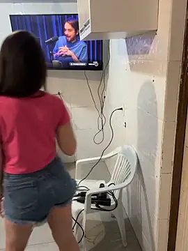 Snapshot of clara2111 chatting on October 23, 9:35 pm clara2111 online show from October 23, 9:35 pm