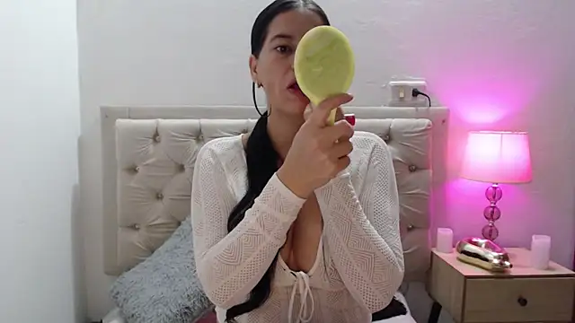 Snapshot of Taliana21 chatting on May 12, 8:22 am Taliana21 online show from May 12, 8:22 am