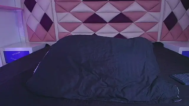 Snapshot of valecastro_ chatting on September 18, 7:16 pm valecastro  online show from September 18, 7:16 pm