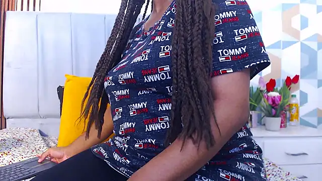 Snapshot of AmbarSmit chatting on July 18, 3:00 am AmbarSmit online show from July 18, 3:00 am