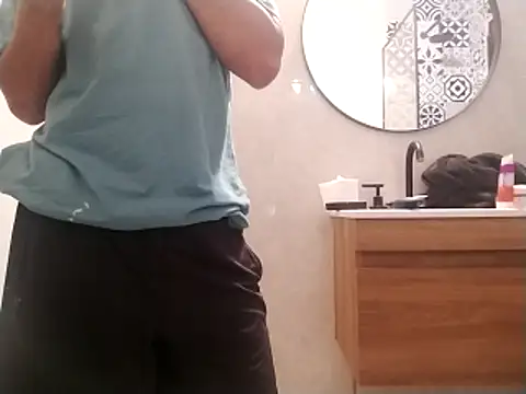 Snapshot of nazz01 chatting on December 16, 3:00 am nazz01 online show from December 16, 3:00 am