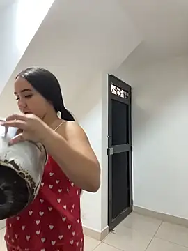 Snapshot of julieta_rosee chatting on June 27, 6:57 pm julieta rosee online show from June 27, 6:57 pm