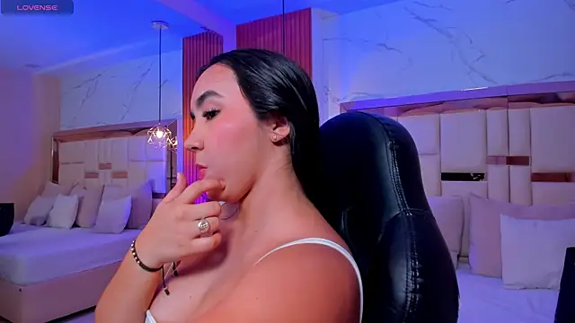 Snapshot of julieta_rosee chatting on August 3, 10:13 pm julieta rosee online show from August 3, 10:13 pm
