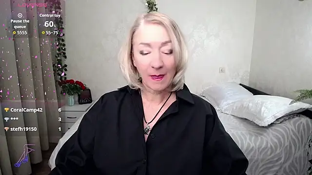 Snapshot of hunters_woman chatting on November 23, 1:49 am hunters woman online show from November 23, 1:49 am