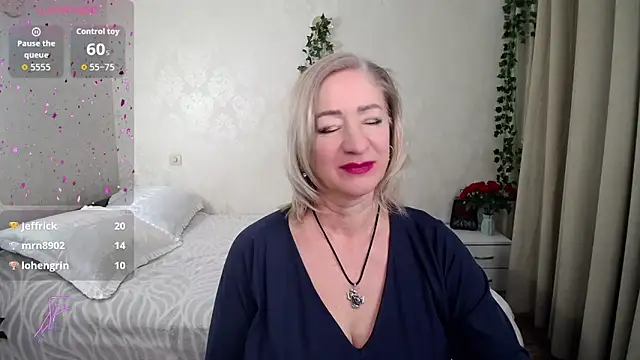 Snapshot of hunters_woman chatting on November 28, 2:25 am hunters woman online show from November 28, 2:25 am