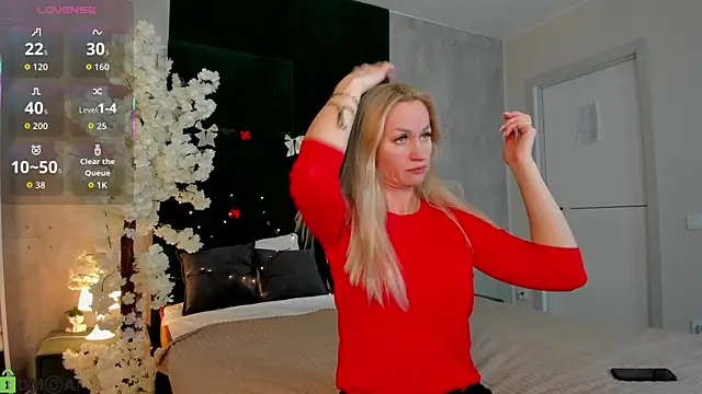 KiraSun online show from December 19, 11:50 am