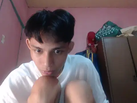 Snapshot of Kyoshi_19 chatting on June 28, 12:44 pm Kyoshi 19 online show from June 28, 12:44 pm