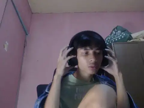 Snapshot of Kyoshi_19 chatting on July 28, 3:43 pm Kyoshi 19 online show from July 28, 3:43 pm