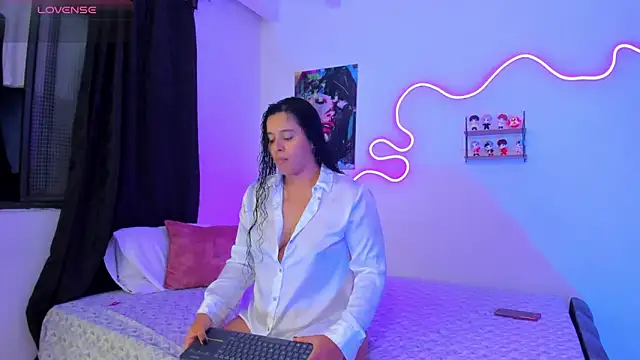 Dilan and Mia online show from November 7, 2:33 am