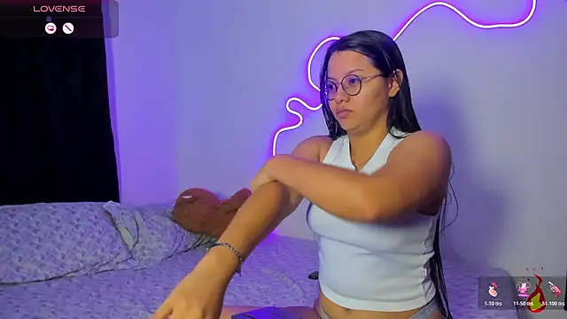 Snapshot of Dilan_and_Mia chatting on May 20, 8:37 pm Dilan and Mia online show from May 20, 8:37 pm