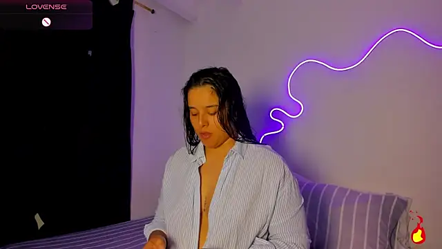 Snapshot of Dilan_and_Mia chatting on May 23, 10:47 pm Dilan and Mia online show from May 23, 10:47 pm
