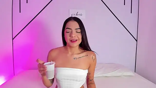 Snapshot of MiahCornell_ chatting on October 22, 7:24 pm MiahCornell online show from October 22, 7:24 pm