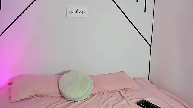 Snapshot of MiahCornell_ chatting on October 27, 7:40 pm MiahCornell online show from October 27, 7:40 pm