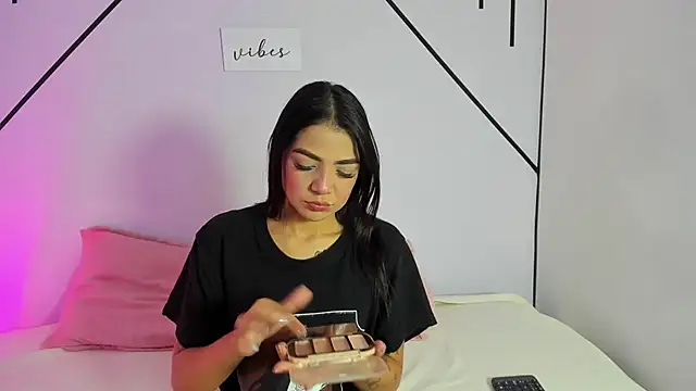 Snapshot of MiahCornell_ chatting on October 28, 6:43 pm MiahCornell online show from October 28, 6:43 pm