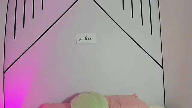 Snapshot of MiahCornell_ chatting on October 29, 7:59 pm MiahCornell online show from October 29, 7:59 pm