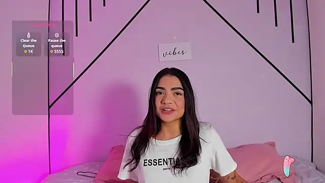 Snapshot of MiahCornell_ chatting on November 4, 7:02 pm MiahCornell online show from November 4, 7:02 pm