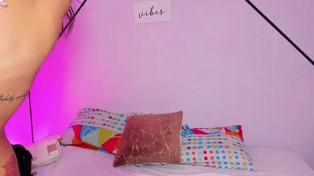 Snapshot of MiahCornell_ chatting on November 8, 7:45 pm MiahCornell online show from November 8, 7:45 pm