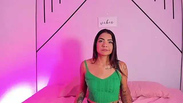 Snapshot of MiahCornell_ chatting on November 11, 8:53 pm MiahCornell online show from November 11, 8:53 pm