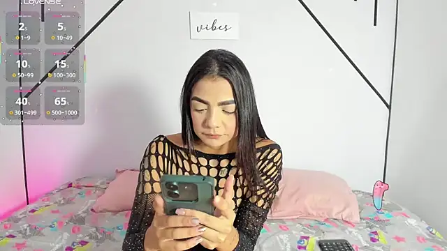 Snapshot of MiahCornell_ chatting on November 15, 7:54 pm MiahCornell online show from November 15, 7:54 pm