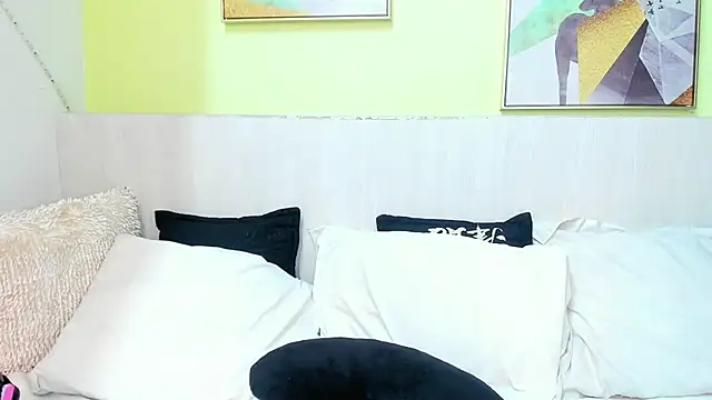 Snapshot of MiahCornell_ chatting on November 23, 12:27 pm MiahCornell online show from November 23, 12:27 pm