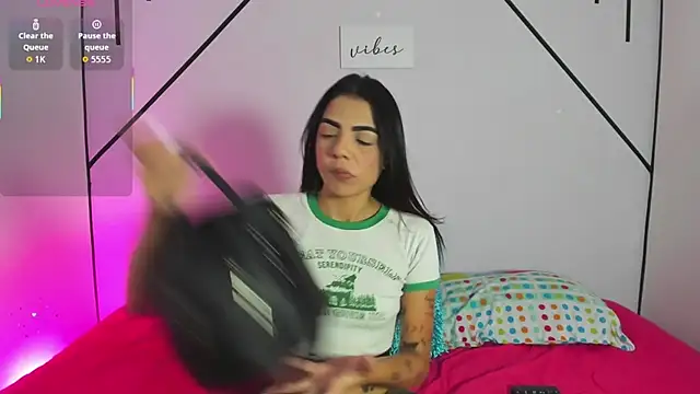 Snapshot of MiahCornell_ chatting on November 24, 8:08 pm MiahCornell online show from November 24, 8:08 pm