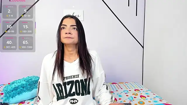 Snapshot of MiahCornell_ chatting on December 3, 7:56 pm MiahCornell online show from December 3, 7:56 pm