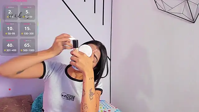 Snapshot of MiahCornell_ chatting on December 4, 7:22 pm MiahCornell online show from December 4, 7:22 pm