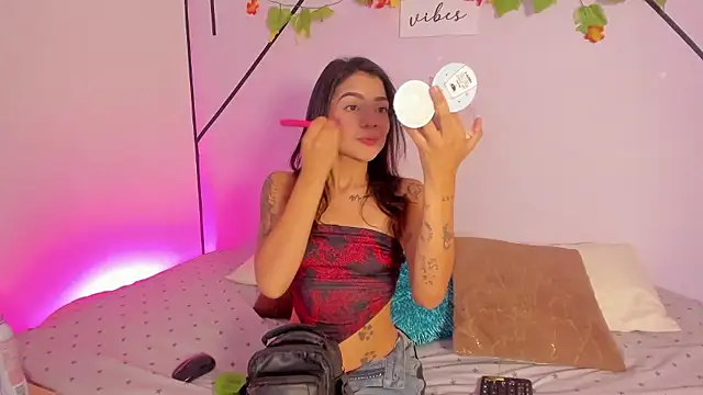 MiahCornell  online show from January 15, 8:01 pm